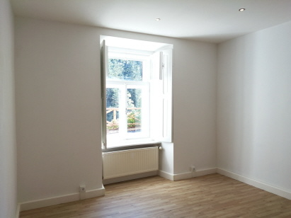 Deckenspots und Kabelkanal in Wohnzimmer und Küche