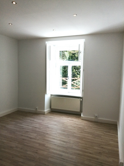 Kastenfenster mit Innenläden im Wohnzimmer