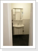 Badezimmer mit Waschtisch, Spiegelschrank, Waschmaschinenanschluß, etc. Badezimmer mit Waschtisch, Spiegelschrank, Waschmaschinenanschluß, etc.