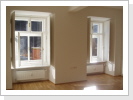 Wohnzimmer mit hohen Kastenfenstern Wohnzimmer mit hohen Kastenfenstern