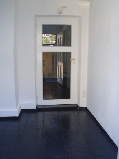 Vorzimmer Blick auf die Küchentüre